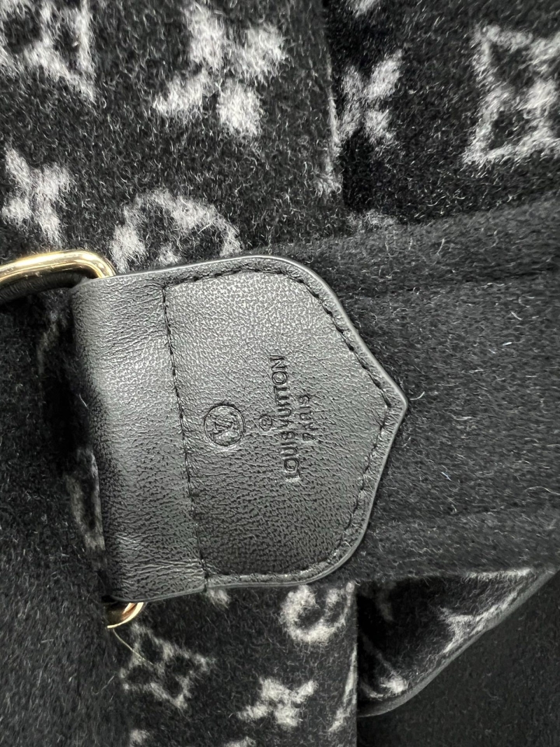 l0vis Vvtt0n outwear